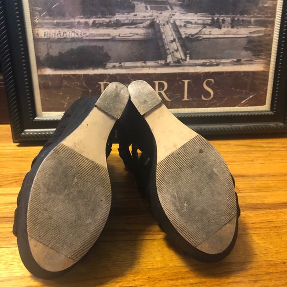 Madden Black Strappy Wedge Heels Size 7 - Picture 4 of 4